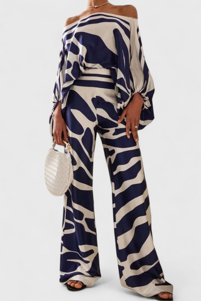 Sybella Conjunto de Dos Piezas con Hombros Descubiertos y Pantalones Amplios Estampados en color Azul marino