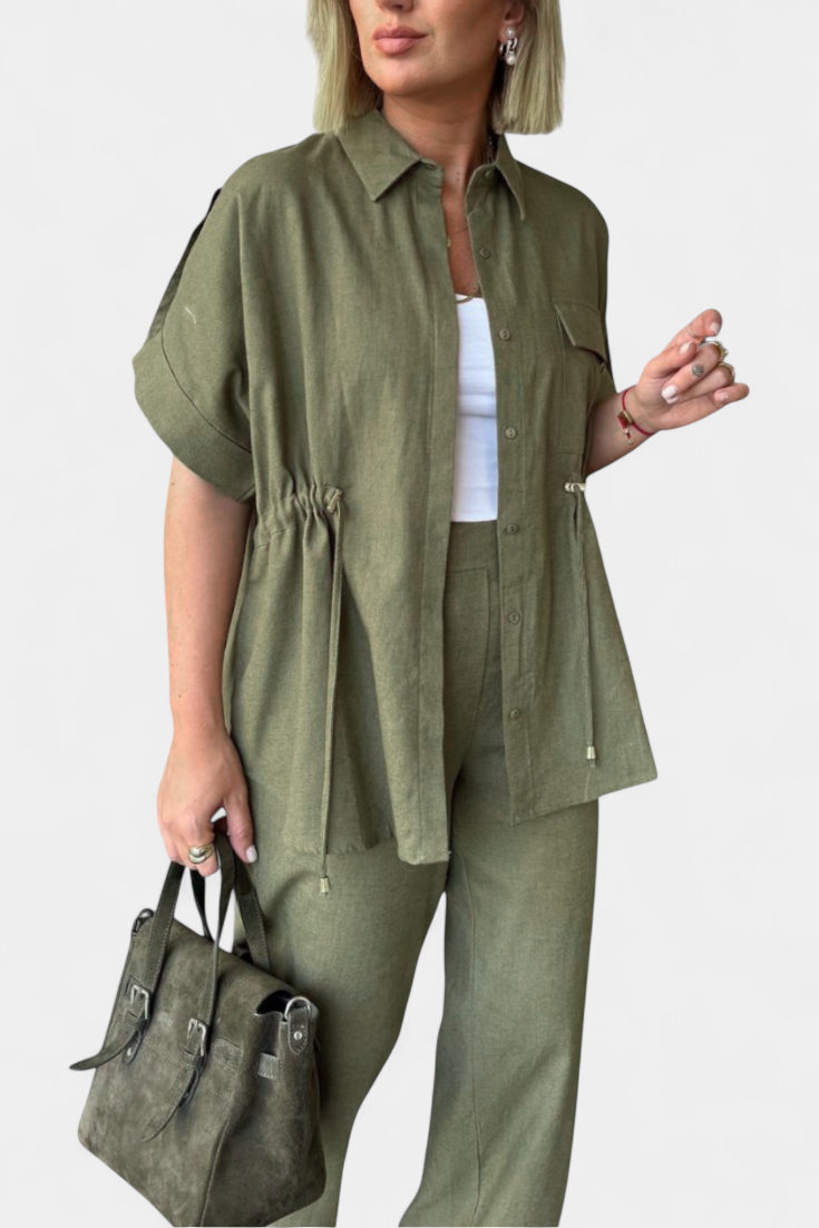 Lani Conjunto Relaxed de Camisa y Pantalones de Algodón y Lino en color Verde Militar