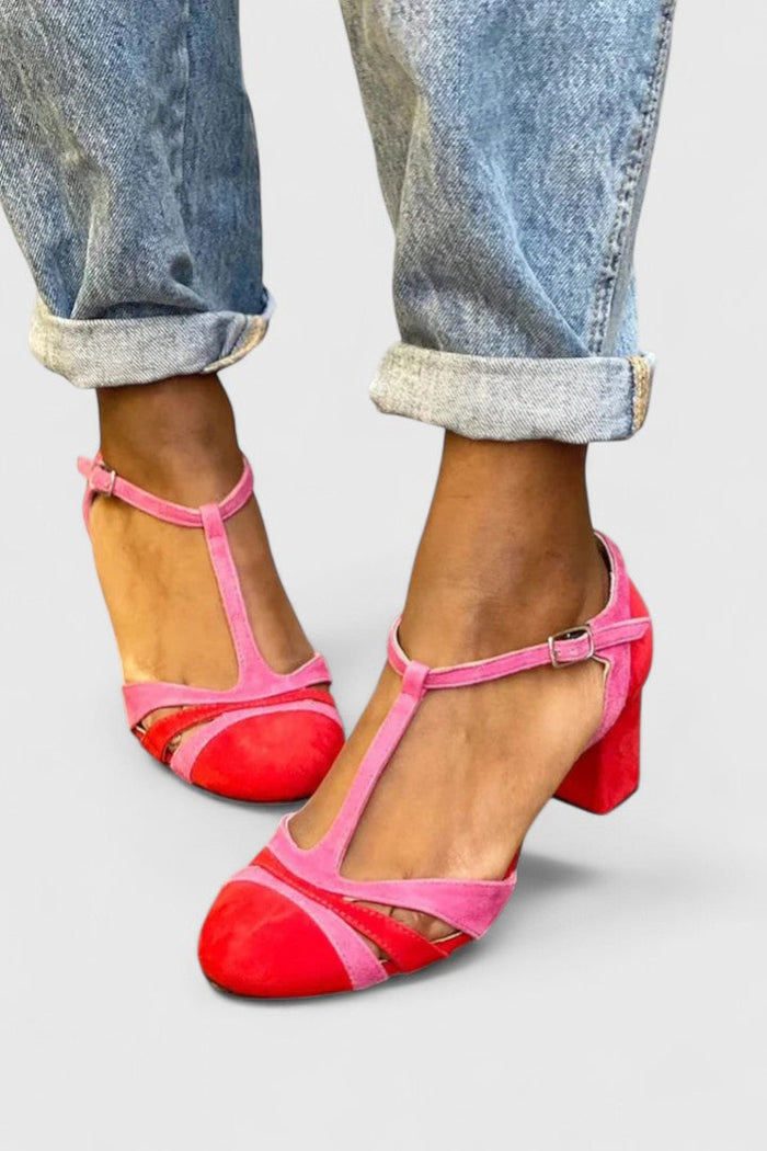 Sofía | Tacón Moderno con Tira en el Tobillo en color Rojo Frambuesa