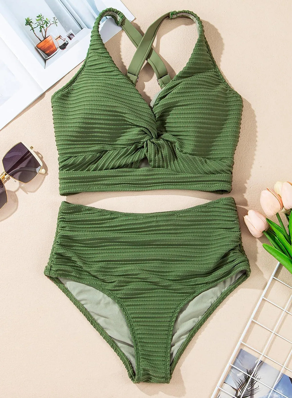 Crescencia | Bikini texturizado de tiro alto con top cruzado en color Verde Militar