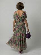 Calena | Vestido Midi Con hombros descubiertos con Escote Drapeado en color Verde Oscuro