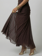 Calena | Vestido Midi Con hombros descubiertos con Escote Drapeado en color Verde Oscuro