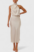 Rina Vestido Elegante de Cuello Halter Drapeado en color Rojo