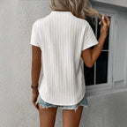 Blanca | Blusa Lisa con Escote en V y Textura Plisada en color Blanco