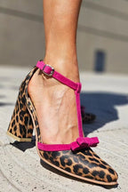 Ximena | Tacón Alto con Estampado Leopardo y Detalle Fucsia en color Leopardo