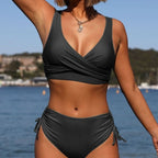 Balbina | Bikini con detalle twist frontal y copas extraíbles en color Verde Esmeralda