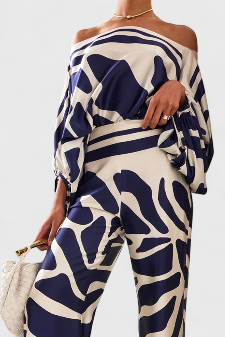 Sybella Conjunto de Dos Piezas con Hombros Descubiertos y Pantalones Amplios Estampados en color Azul marino