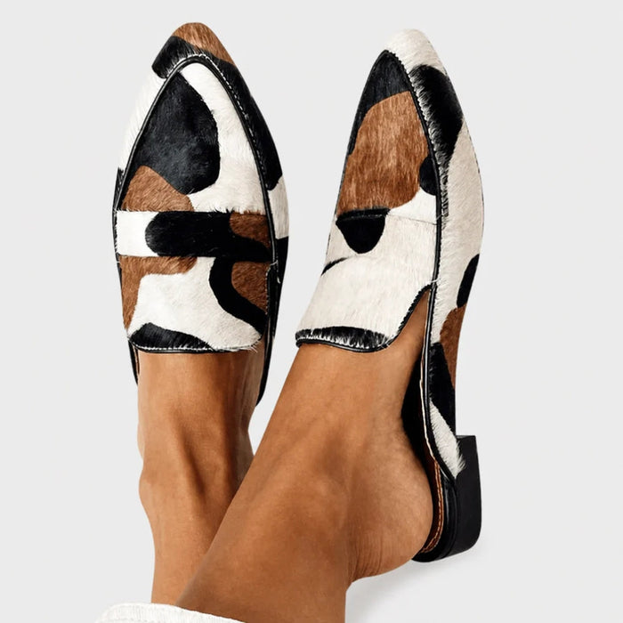 Teodora | Mocasín Estampado Vaca Blanco y Negro