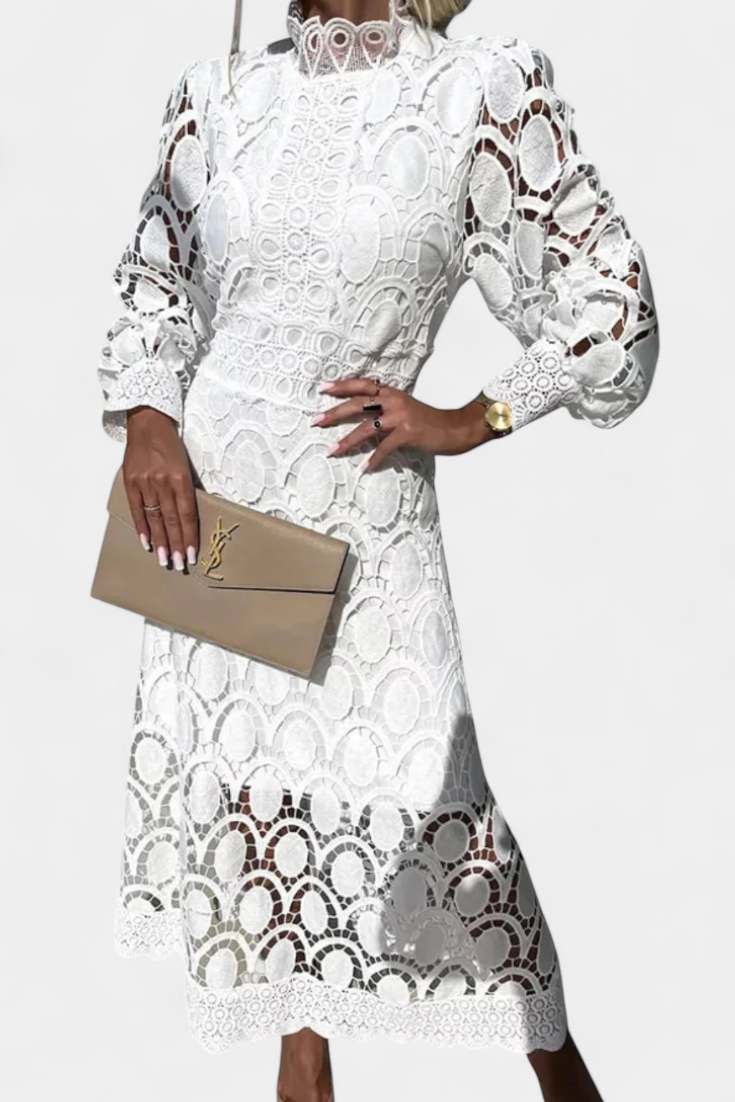 Jovie Vestido Midi de Encaje Bordado con Cuello Alto en color Azul Claro