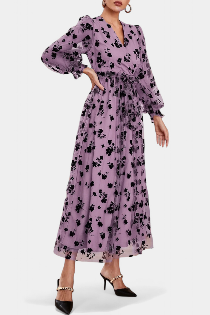 Iolanda Vestido Maxi de Encaje Floral con Mangas de Linterna en color Morado