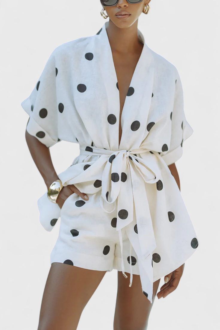 Avila Conjunto de Kimono con Nudo y pantalón corto con Lunares en color Blanco