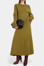 Patricia Conjunto de Suéter de Cuello Alto y Falda Maxi en color Cúrcuma